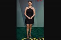 Ikon Gaya, Selena Gomez Tampil Menawan dengan Mini Dress Hitam Berpayet   