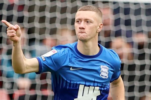 Birmingham City baru saja memecahkan rekor transfer League One, divisi kasta ketiga di Inggris, usai mendatangkan penyerang Fulham, Jay Stansfield.