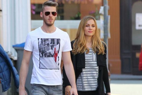 Istri David de Gea, Edurne de Gea, akhirnya menjawab rumor yang menyebut pernikahannya dengan mantan kiper Manchester United (MU) di ambang krisis.