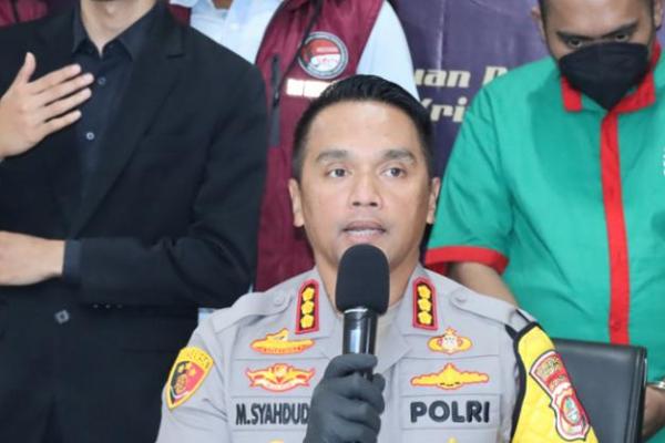Polisi gerebek Clandestine Laboratory pembuatan tembakau sintetis (sinte) di Bekasi.