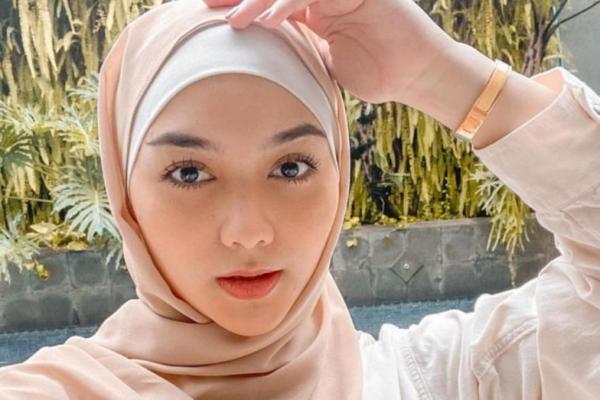 Artis cantik Citra Kirana tetap setia menemani sang suami Rezky Aditya yang dituduh menelantarkan anak