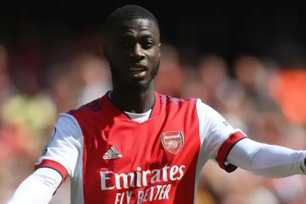 Mantan striker Arsenal, Nicolas Pepe, resmi menjalin hubungan asmara dengan bintang film dewasa terkenal, Teanna Trump