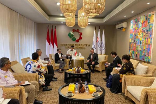 Wakil Menteri Perindustrian (Wamenperin) Faisol Riza menerima kunjungan perwakilan United Nations Industrial Development Organization (UNIDO), badan khusus Perserikatan Bangsa-Bangsa (PBB) yang bergerak di bidang industri.