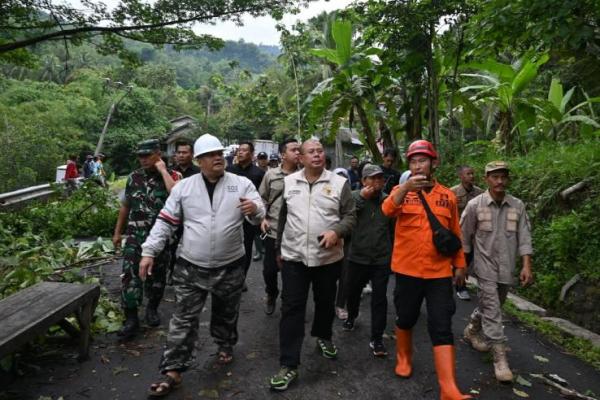 Alhamdulillah, BNPB sudah melakukan tanggap darurat, Kemensos hadir, dan TNI-Polri juga berada di lokasi. Kami memastikan pengawasan berjalan sesuai tugas dan fungsi masing-masing.