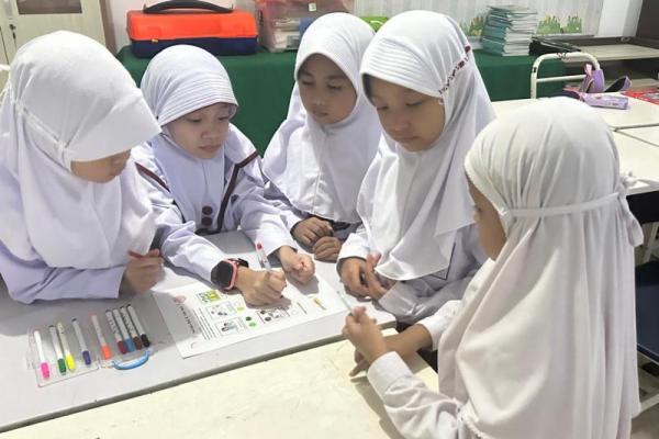 Pendekatan pembelajaran aktif Program PINTAR mendorong siswa lebih aktif di dalam kelas, hingga meningkatkan literasi dan numerasi, yang dibuktikan dengan peningkatan Rapor Pendidikan.