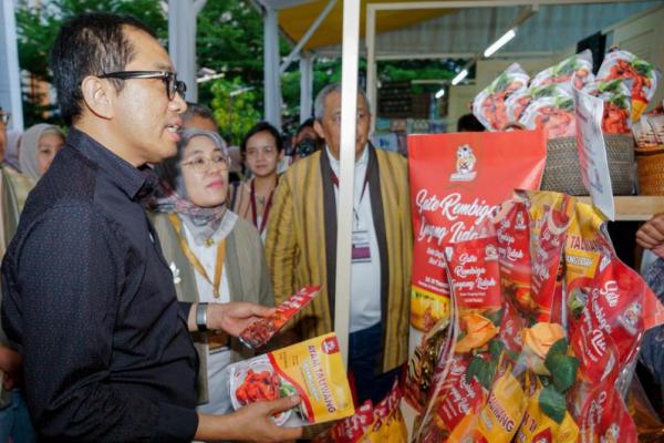 Wakil Menteri Perindustrian (Wamenperin), Faisol Riza, menekankan pentingnya industri kecil dan menengah (IKM), yang terbukti menjadi penyangga dan penyelamat ekonomi nasional.