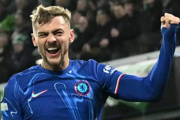 Chelsea siap melepas dua pemain pada bursa transfer musim dingin kali ini. Keputusan tersebut diambil karena keduanya tidak masuk dalam rencana manajer Enzo Maresca.