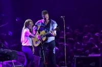 Putus dari Gerard Pique, Shakira Senang Diperhatikan Vokalis Coldplay Chris Martin