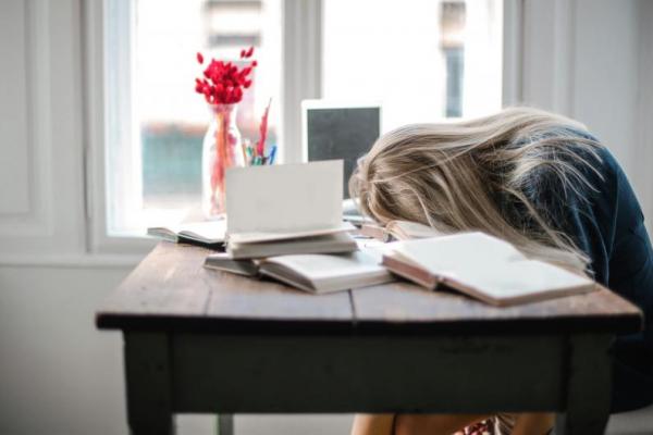 Beberapa kebiasaan yang tampak sepele ternyata memiliki dampak besar terhadap kesehatan mental, baik secara langsung maupun tidak langsung