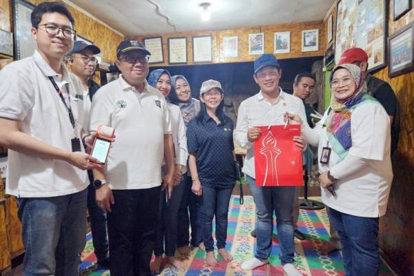 Penerapan aplikasi JakOne Abank oleh Bank DKI di Bank Sampah Induk (BSI) Kumala mendapat apresiasi menteri