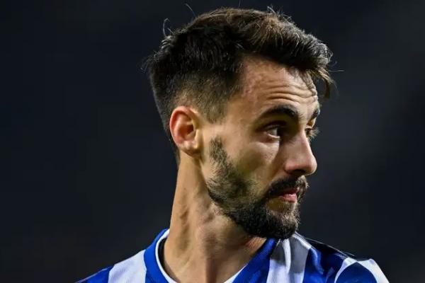 Manajer FC Porto, Vitor Bruno, menepis rumor yang menyebut bahwa Fabio Viera akan kembali ke Arsenal pada bursa transfer musim dingin