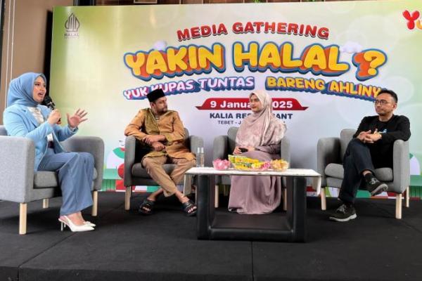 Memberi edukasi ke masyarakat terkait produk halal, dilakukan gelaran talkshow bersama ahlinya