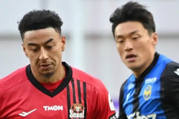 Klub K League 1, FC Seoul, resmi menunjuk mantan bintang Manchester United (MU), Jesse Lingard, sebagai kapten baru tim untuk kompetisi K League 1 2025.