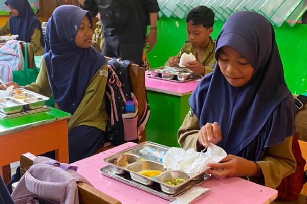 Pemerintah diminta menjaga pasokan minyak dan gas (migas) tetap tersedia, guna memastikan program Makan Bergizi Gratis (MBG) tetap berlangsung.