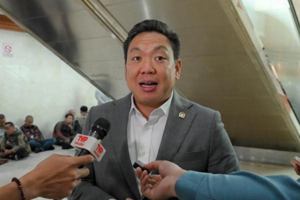 Wakil Ketua Komisi IX DPR RI, Charles Honoris, menyoroti perlunya evaluasi program Makan Bergizi Gratis (MBG) yang telah berjalan selama satu bulan.