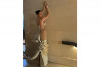 Paris Fashion Week, Kendall Jenner Bangga Pakai Gaun Impian Schiaparelli