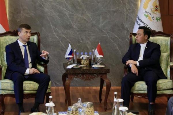 Kami mengapresiasi dan mengucapkan terima kasih atas dukungan Rusia terhadap Indonesia untuk masuk sebagai anggota tetap BRICS. Kita mengetahui Rusia adalah negara utama BRICS yang cukup berpengaruh dalam dinamika geopolitik saat ini.