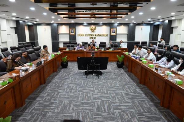 Badan Aspirasi Masyarakat (BAM) DPR RI menegaskan komitmennya untuk mencari solusi atas ketidakpastian status pegawai honorer.