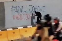 Rakyat Mulai Terang-terangan, Netizen: Tulisan Adili Jokowi Akan Bertebaran di Seluruh Negeri