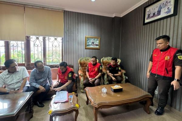 Benar, penggeledahan ini dilakukan untuk kepentingan penyidikan tindak pidana korupsi yang melibatkan pemalsuan dokumen terkait tanah untuk proyek tol.