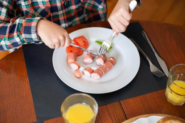 Seiring berjalannya waktu, umat manusia selalu mencari cara untuk tetap awet muda. Dari mitos air kehidupan hingga krim anti-penuaan modern, pencarian untuk tetap muda seakan tak pernah berhenti