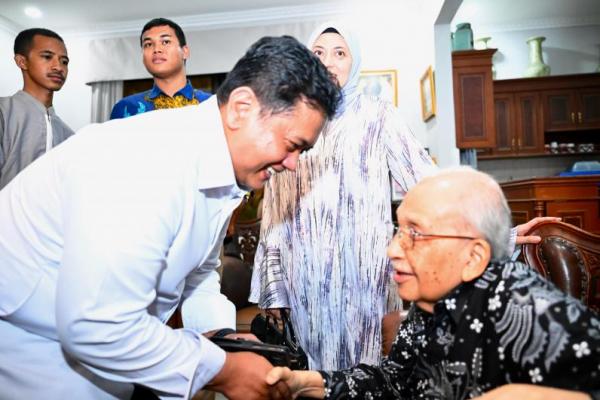 Ajakan itu disampaikan Wamentrans Viva Yoga saat berdialog dengan para akademisi Universitas Nasional (Unas) dalam forum KAHMI Rayon Unas