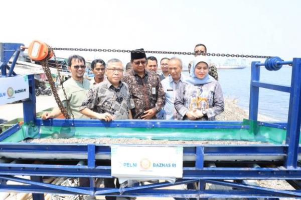 Mesin conveyor belt ini dirancang khusus untuk membantu proses pengangkutan cangkang kerang hijau yang telah dibersihkan secara alami di laut.