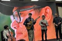 Menenun Rindu, Film Dokumenter Panji Sakti yang Begitu Mengharukan