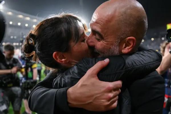 Manajer Manchester City, Pep Guardiola, tampaknya belum putus asa menyelamatkan hubungan pernikahannya dengan Cristina Serra.