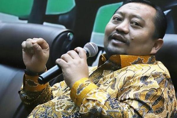 Tingginya potongan membuat driver sulit mendapatkan penghasilan yang layak. Padahal, sebagai mitra seharusnya mereka memiliki hak untuk berunding dan menentukan kebijakan bersama.