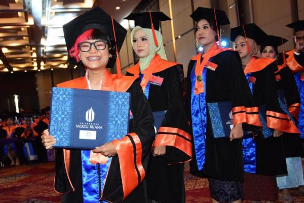 Wajah komika Aci Resti terpampang di berbagai sudut alam gerbong KRL jurusan Bogor. Ada apa?