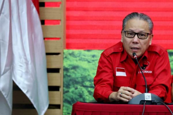 Sekretaris PDIP di DPR RI, Dolfie Othniel Frederic Palit menyampaikan anggota DPR RI dari PDIP siap mengawal sidang Sekjen Hasto Kristiyanto di Pengadilan Negeri Jakarta Pusat pada Jumat (14/3).