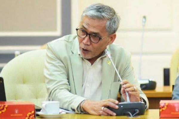 Karena kan peristiwa seperti ini bukan peristiwa yang kemarin (saja), oleh satu program yang kemarin kemudian terjadi hari ini. Tapi kan sudah lama begini.