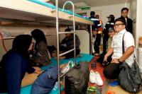 Pantau Arus Mudik, Pimpinan MPR Pulang Kampung Bareng Warga Gunakan Kapal Laut