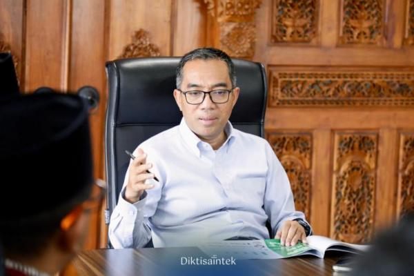 Menteri Pendidikan Tinggi, Sains, dan Teknologi (Mendiktisaintek), Brian Yuliarto, mengajak mahasiswa Indonesia yang menempuh pendidikan tinggi di luar negeri untuk menjadi duta iptek bangsa.