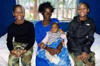 Diadopsi dari Panti Asuhan Malawi, Putri Kembar Madonna Kembali ke Afrika