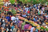 Perang Topat di Lombok, NTB - Tradisi Lebaran unik di Indonesia (Foto: Kabupaten Lombok Barat)