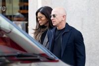 Terlihat di Toko Mewah Ikonik di Milan, Jeff Bezos dan Lauren Sanchez Fitting Gaun Pengantin