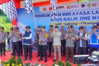 Polri Lepas Flag Off One Way Nasional Arus Balik Lebaran 2025 di KM 414 