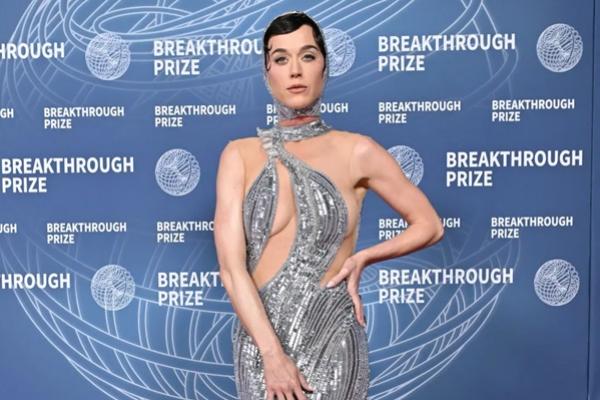 Emosional, Katy Perry Menangis di Atas Panggung Lifetimes Tour Usai Putus dengan Orlando Bloom