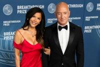 Tak Ingin Ketahuan Pengunjuk Rasa, Jeff Bezos dan Lauren Sanchez Rahasiakan Tempat Pernikahan