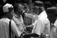 Ilustrasi - Tradisi halalbihalal (Foto: Pexels/Irwan zahuri)