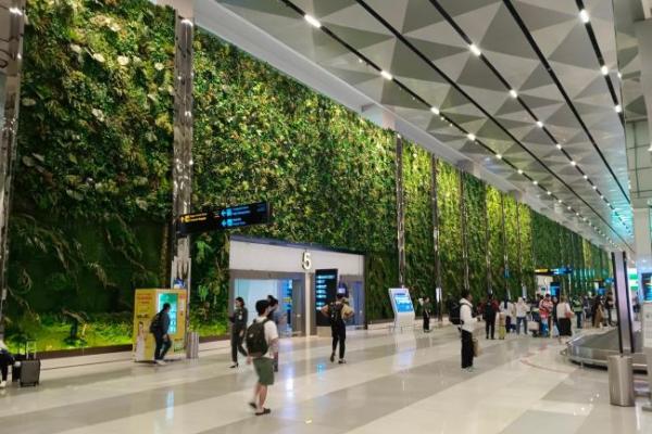  Bandara tersibuk pada periode angkutan lebaran adalah Soekarno-Hatta Tangerang (3,55 juta penumpang).