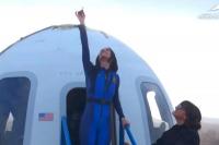 Terbang ke Luar Angkasa, Katy Perry Nyanyikan What a Wonderful World