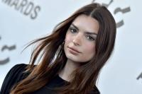 Misi Luar Angkasa Glamor Tunangan Jeff Bezos Dikecam Emily Ratajkowski Menghancurkan Planet