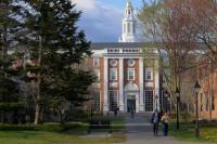 Penerimaan Mahasiswa Asing Harvard Terancam Jika Tidak Penuhi Tuntutan Trump