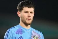 Meslier Sering Blunder, Leeds Incar Kiper Pengganti