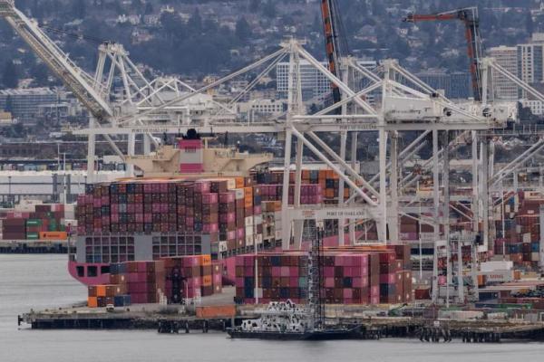 Senat AS Tolak RUU untuk Kendalikan Tarif Trump, Republik Panggil Vance