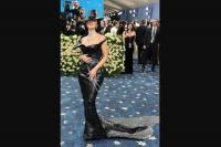Kerap Tampil Ikonik, Inilah Penampilan Kim Kardashian dengan Gaun Kulit Buaya di Met Gala 2025