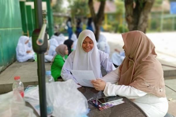 UIA Jaring Calon Mahasiswa dari SMKN 2 Kota Bekasi 